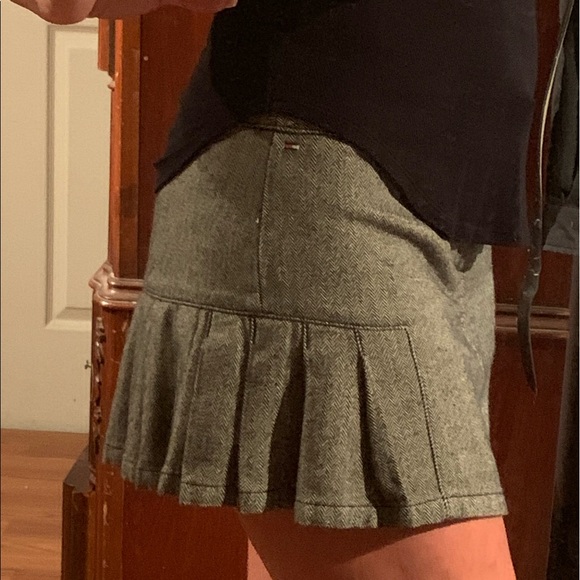 Tommy Jeans pleated skirt.  7 juniors. Warm grey. - Picture 2 of 8